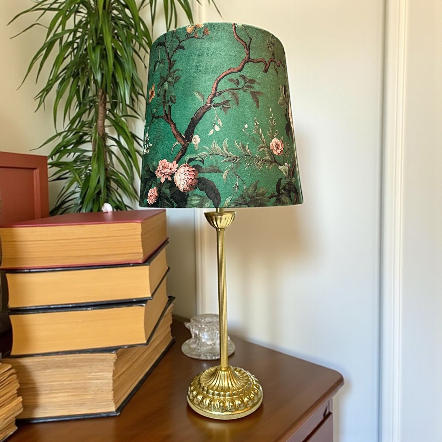 Botanical Reverie Table Lamp - Elegant Floral Design for Home Decor