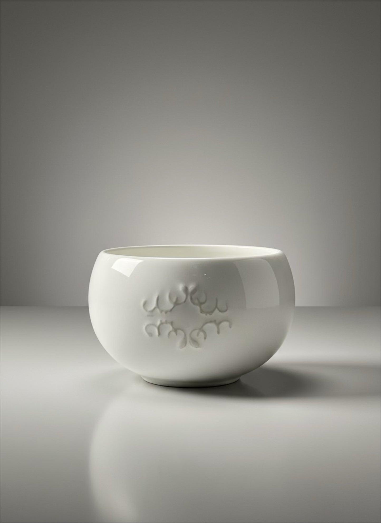 Majolica-Style Ceramic Bowl Set – Embossed Grape Motif (Set of 4)