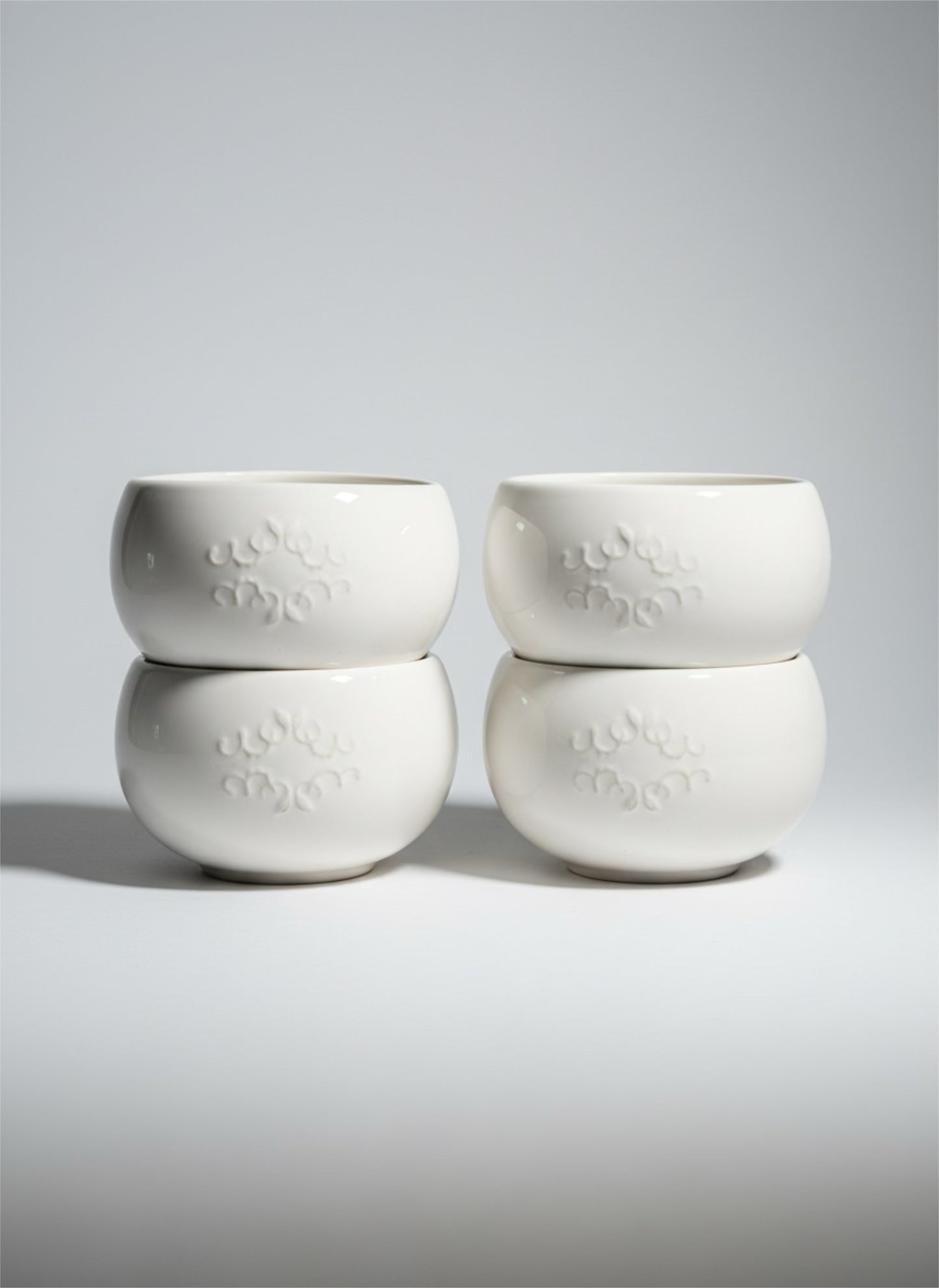 Majolica-Style Ceramic Bowl Set – Embossed Grape Motif (Set of 4)