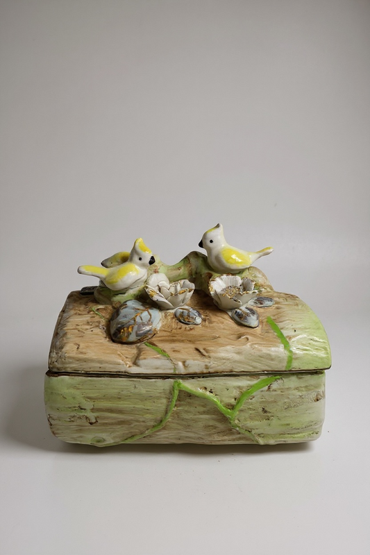 Whispers of the Nest – Vintage Ceramic Vanity Box