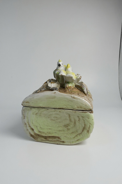 Whispers of the Nest – Vintage Ceramic Vanity Box